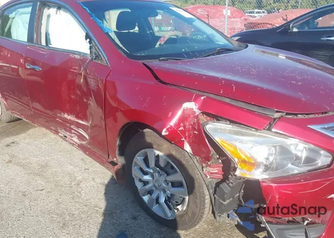 2015 Nissan Altima 2.5 S z USA, uszkodzony, nr VIN 1N4AL3AP8FN379906